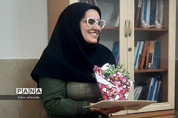 تقدیر از مشاوران مرکز مشاوره مدرسه آموزش و پرورش رودهن