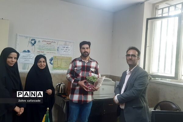 تقدیر از مشاوران مرکز مشاوره مدرسه آموزش و پرورش رودهن