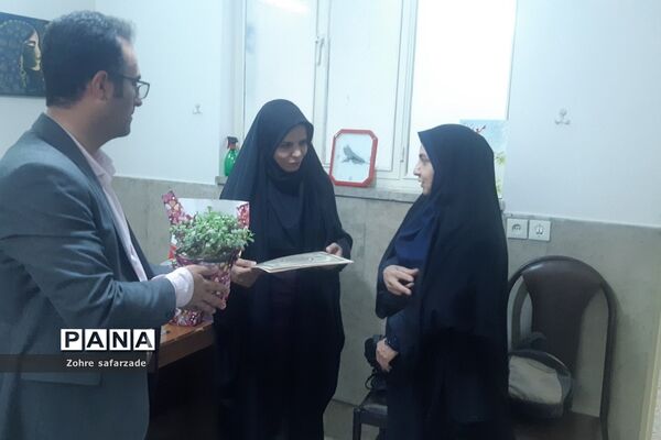 تقدیر از مشاوران مرکز مشاوره مدرسه آموزش و پرورش رودهن