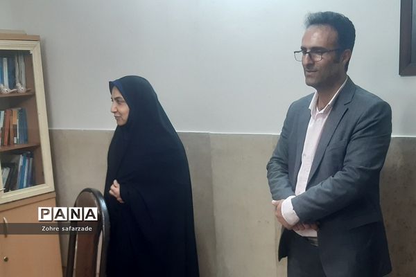 تقدیر از مشاوران مرکز مشاوره مدرسه آموزش و پرورش رودهن