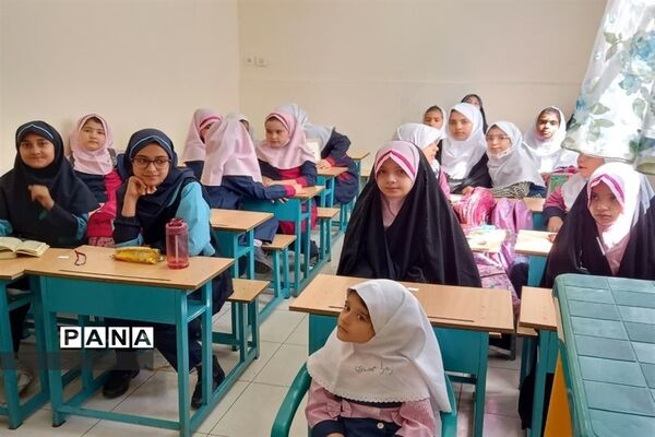 رقابت دانش‌آموزان حافظ قرآن منطقه 6