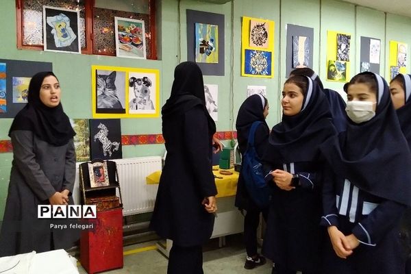 برگزاری نمایشگاه به مناسبت هفته مشاغل در هنرستان فدک