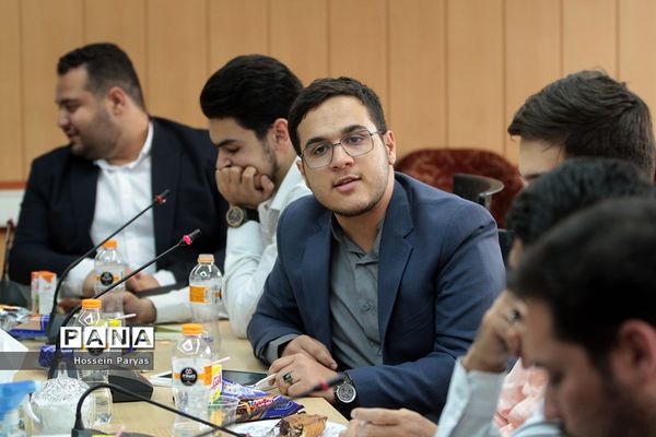 نشست صمیمی معاون آموزش متوسطه با نمایندگان تشکل‌های دانشجویی دانشگاه‌های فرهنگیان و تربیت دبیر شهید رجایی