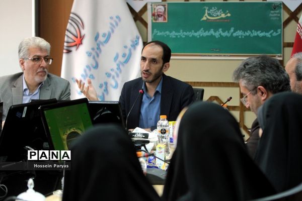 نشست صمیمی معاون آموزش متوسطه با نمایندگان تشکل‌های دانشجویی دانشگاه‌های فرهنگیان و تربیت دبیر شهید رجایی