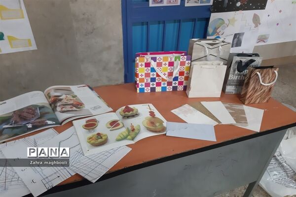 برپایی نمایشگاه معرفی مشاغل خانگی در مدرسه مهربانان ملارد
