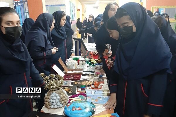 برپایی نمایشگاه معرفی مشاغل خانگی در مدرسه مهربانان ملارد