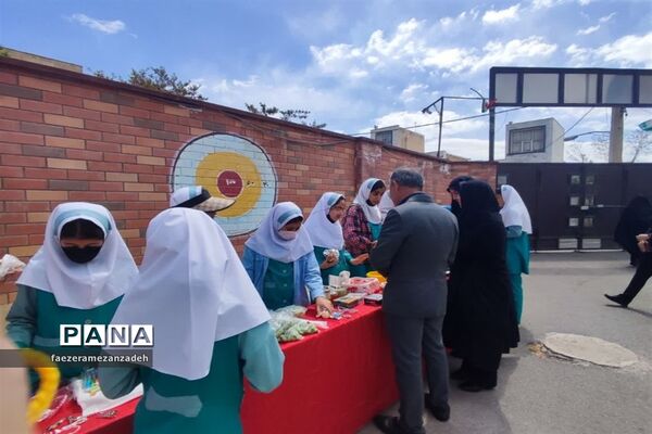 بازارچه مواد غذایی و صنایع‌دستی و دست‌سازه‌های دانش‌‌آموزان در مدرسه مهرنوین فیروزکوه
