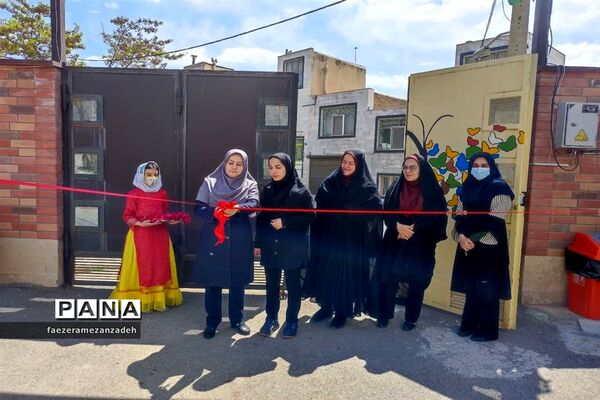 بازارچه مواد غذایی و صنایع‌دستی و دست‌سازه‌های دانش‌‌آموزان در مدرسه مهرنوین فیروزکوه