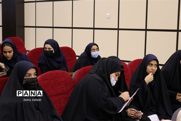 جلسه توجیهی نخستین دوره مسابقات مناظره دانش‌آموزی استان مرکزی