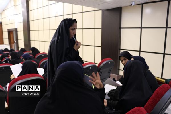 جلسه توجیهی نخستین دوره مسابقات مناظره دانش‌آموزی استان مرکزی