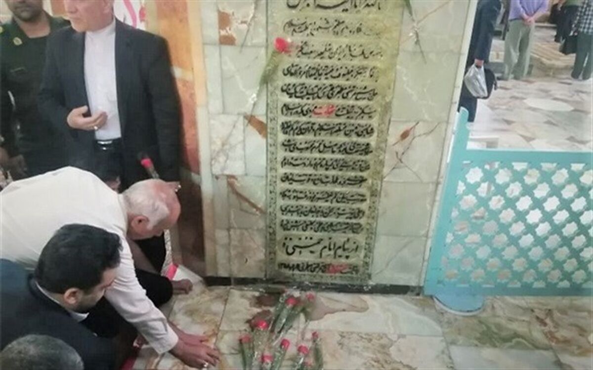 مراسم گرامیداشت هفته معلم در جوار مزار استاد شهید مطهری برگزار شد