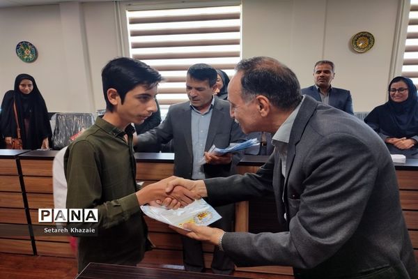 بازدید و تقدیر از برگزیدگان پویش‌های سازمان دانش‌آموزی شهرستان ششتمد
