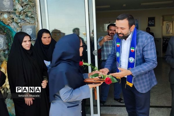 بازدید و تقدیر از برگزیدگان پویش‌های سازمان دانش‌آموزی شهرستان ششتمد