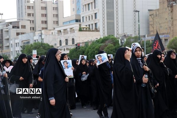 تشییع پیکر شهید غیرت بر دستان مردم مشهد
