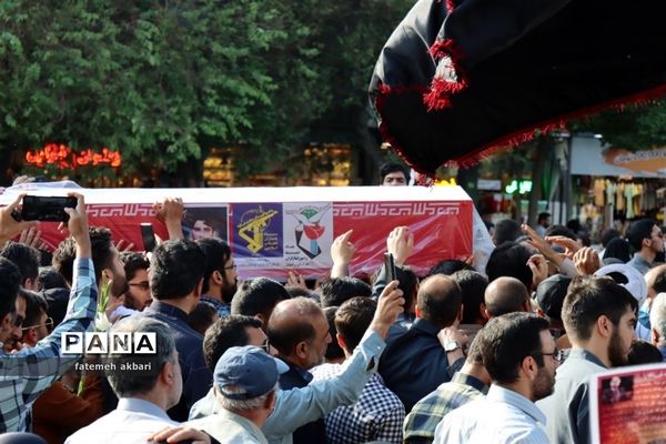 تشییع پیکر شهید غیرت بر دستان مردم مشهد