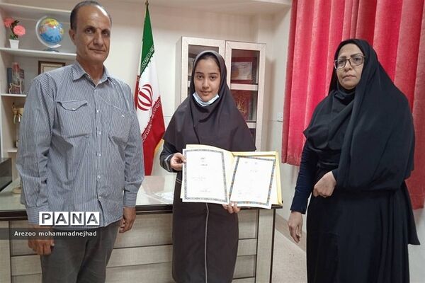 رونمایی از کتاب دانش‌آموزان نویسنده قرچکی
