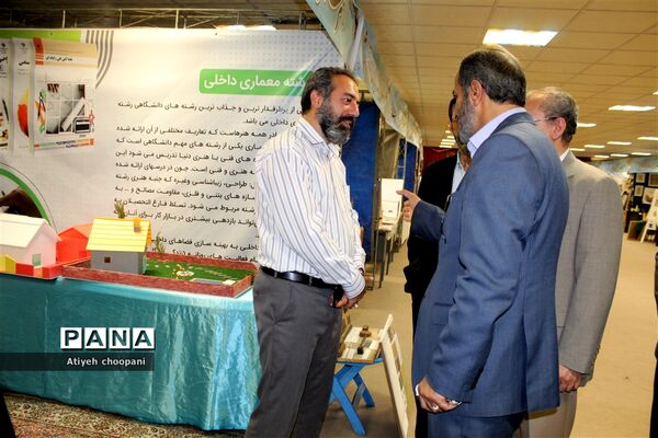بازدید معاون پرورشی و فرهنگی شهر تهران از نمایشگاه هفتگی مشاغل