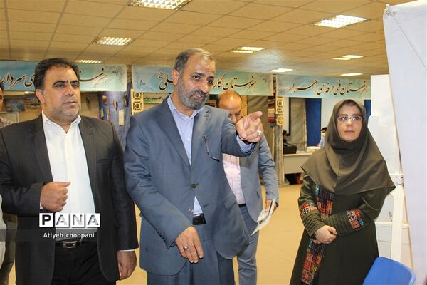 بازدید معاون پرورشی و فرهنگی شهر تهران از نمایشگاه هفتگی مشاغل