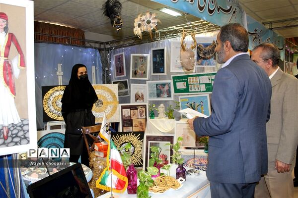 بازدید معاون پرورشی و فرهنگی شهر تهران از نمایشگاه هفتگی مشاغل