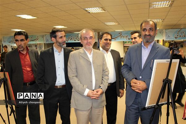بازدید معاون پرورشی و فرهنگی شهر تهران از نمایشگاه هفتگی مشاغل