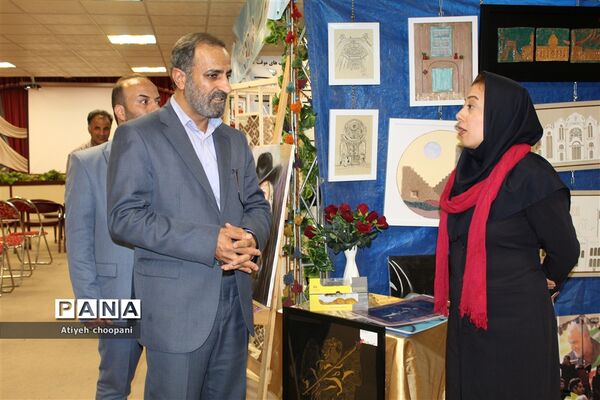 بازدید معاون پرورشی و فرهنگی شهر تهران از نمایشگاه هفتگی مشاغل
