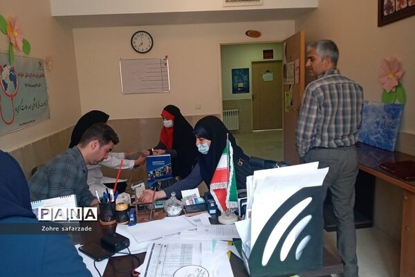 غربالگری سلامتی کارکنان آموزش و پرورش رودهن در هفته سلامت