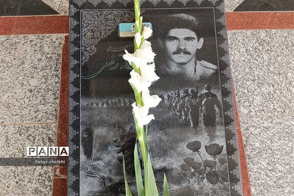 آیین گلباران مزار شهدا به‌مناسبت  گرامیداشت روز معلم در ملارد