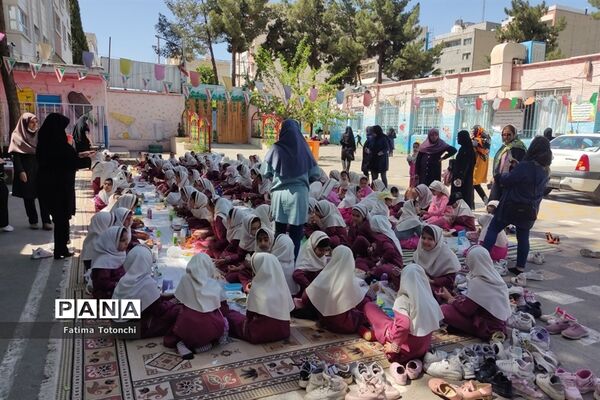 ناهار وحدت  در دبستان دخترانه بعثت ناحیه 3 شیراز