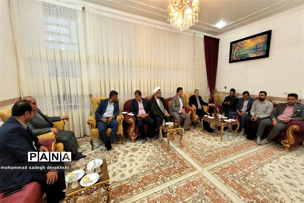 عیادت از پیشکسوتان فرهنگی شهرستان اشکذر به‌مناسبت هفته معلم