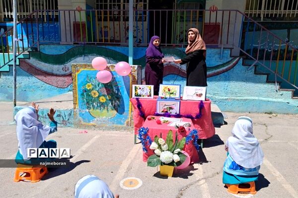 بزرگداشت مقام معلم در دبستان بنت‌الهدی شهرستان فیروزکوه