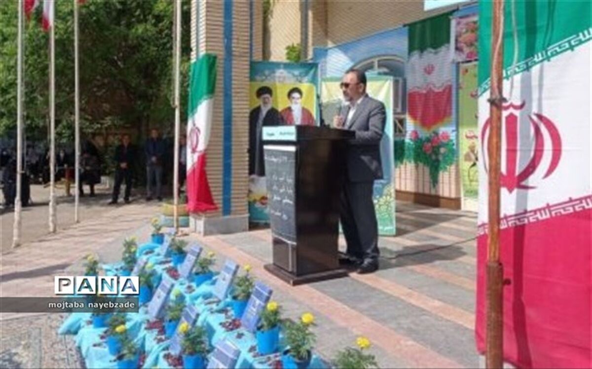 مراسم زنگ سپاس معلم به مناسبت آغاز هفته بزرگداشت مقام معلم برگزار شد