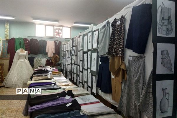 برگزاری نمایشگاه به مناسبت هفته مشاغل در هنرستان فاطمیه