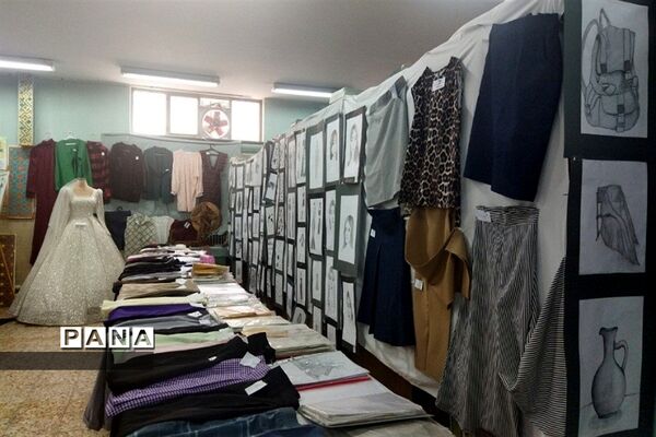 برگزاری نمایشگاه به مناسبت هفته مشاغل در هنرستان فاطمیه