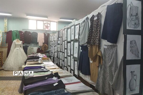 برگزاری نمایشگاه به مناسبت هفته مشاغل در هنرستان فاطمیه