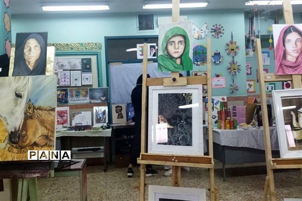 برگزاری نمایشگاه به مناسبت هفته مشاغل در هنرستان فاطمیه