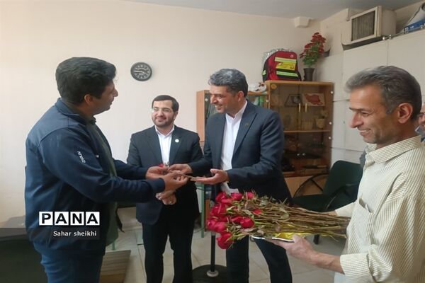 آیین تجلیل از کارمندان  اداری  آموزش و پرورش ملارد در روز معلم