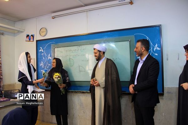 تجلیل از مقام شامخ مجاهدان عرصه تعلیم و تربیت در واحدهای آموزشی اسلامشهر