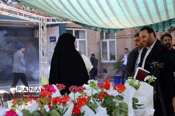 تجلیل دانش‌آموزان عضو سازمان دانش‌آموزی به مناسبت روز معلم