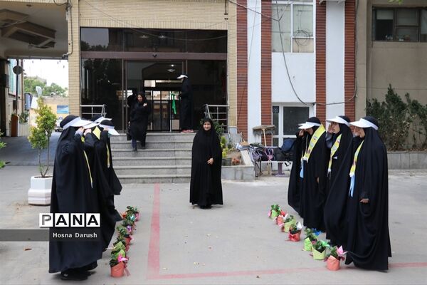 تبریک پیشتازان به معلمان ستادی اداره کل خراسان رضوی در آغاز هفته معلم