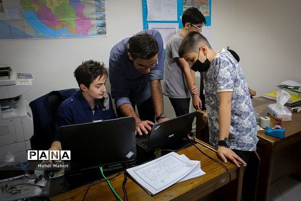 اداره کردن مدرسه توسط دانش‌آموزان