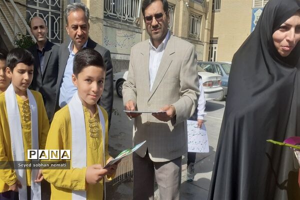 مراسم تقدیر از فرهنگیان در اداره آموزش و پرورش ناحیه2