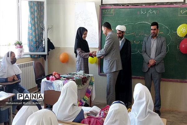 تقدیر از معلمان‌ نایینی به مناسبت روز معلم
