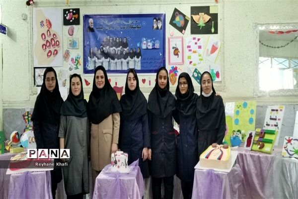 برگزاری جشنواره زیست‌شناسی در دبیرستان کوثر