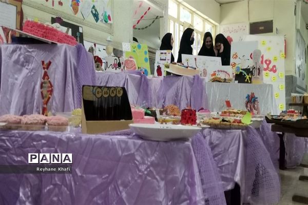 برگزاری جشنواره زیست‌شناسی در دبیرستان کوثر