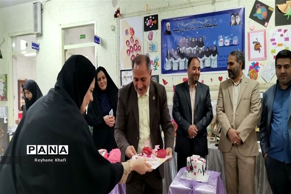 برگزاری جشنواره زیست‌شناسی در دبیرستان کوثر