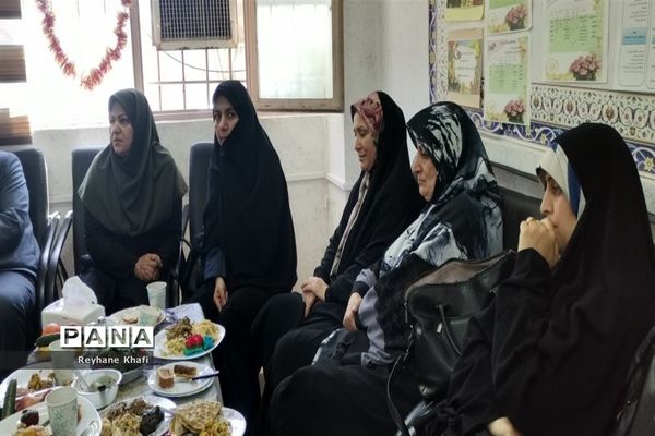 برگزاری جشنواره زیست‌شناسی در دبیرستان کوثر