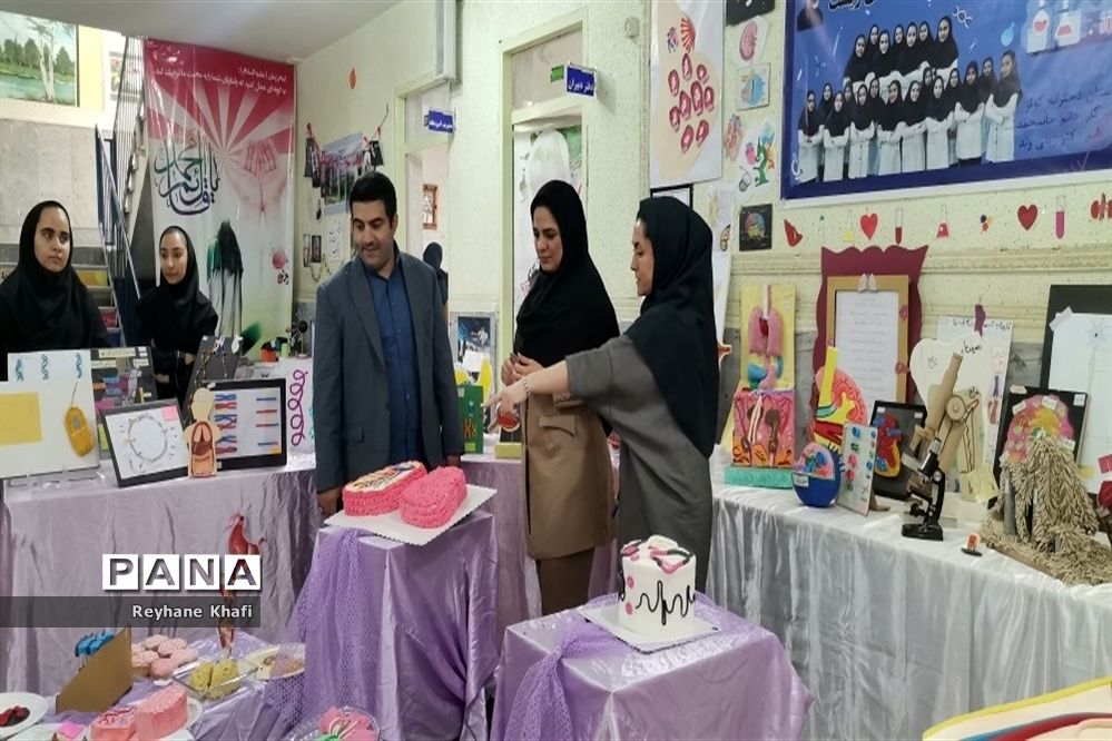 برگزاری جشنواره زیست‌شناسی در دبیرستان کوثر