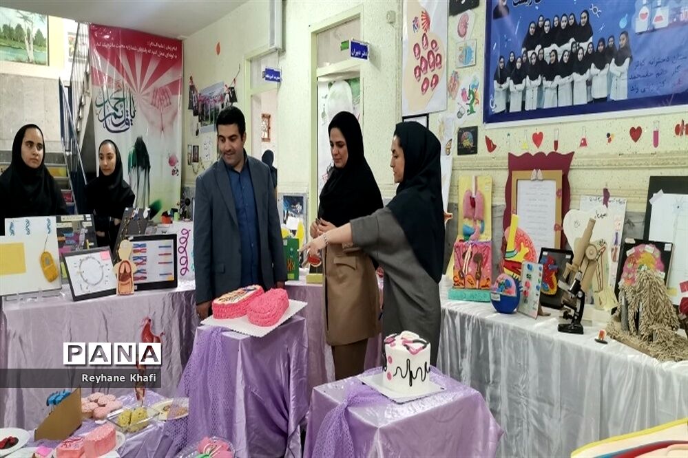 برگزاری جشنواره زیست‌شناسی در دبیرستان کوثر
