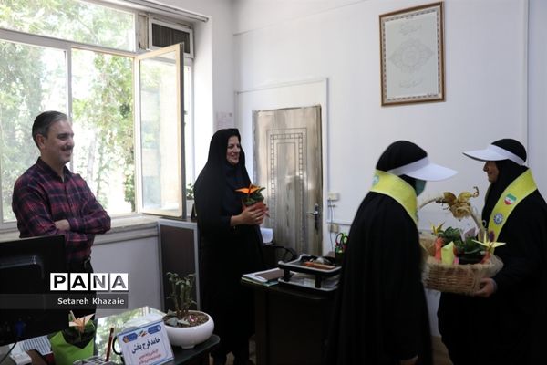 تقدیر از مسئولان اداره‌کل آموزش و پرورش خراسان رضوی در محل کار