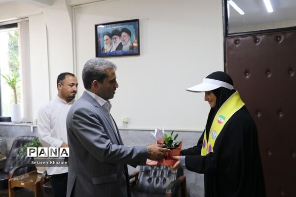 تقدیر از مسئولان اداره‌کل آموزش و پرورش خراسان رضوی در محل کار